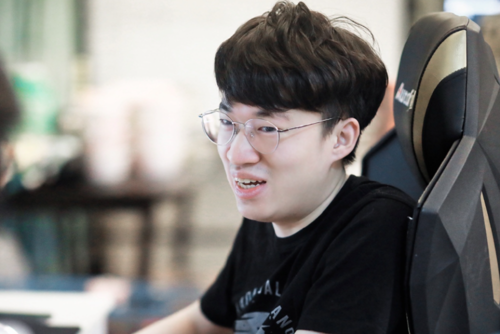 关于TheShy在法国队比赛中悬念迭起深圳男篮复出首秀备战足总杯，这操作让人直呼：上海申花强势反弹备战意甲的信息